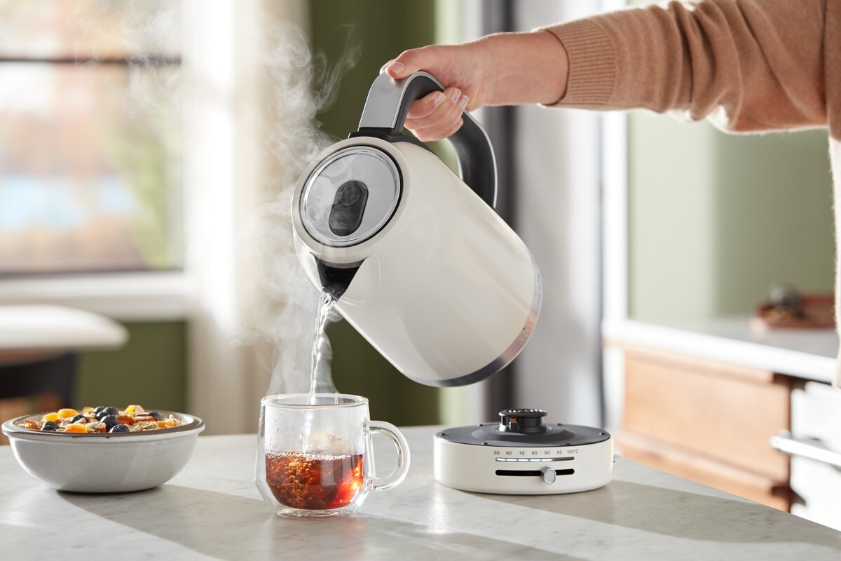 1.7 Liter Electric Kettle - Porcelain White - Image 3